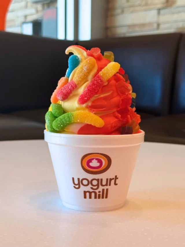 Who else loves gummies on their froyo? 🙋