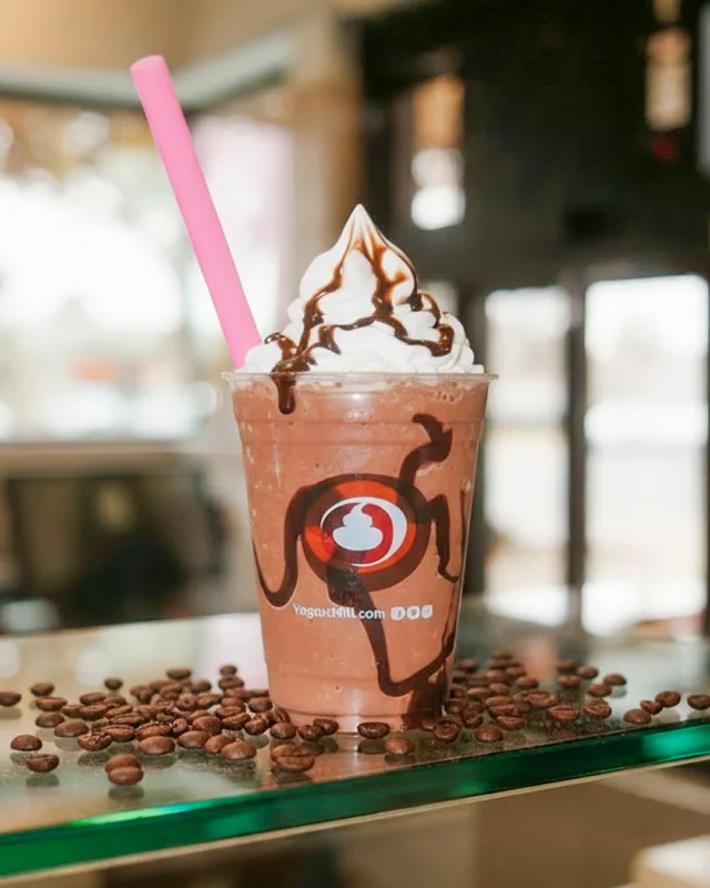 my mocha soulmate ☕️🍫 Milky chocolate soft serve, fresh cold brew, and @Ghirardelli fudge all blended perfectly. 🤤✨