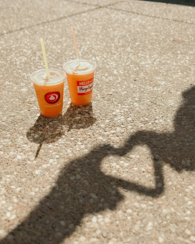 If you loved Big Stick Popsicle's as a kid… this one’s for you 🧡
Mango + pineapple 🍍 with that strawberry twist 🍓
Meet the Mango Big Pop Smoothie!