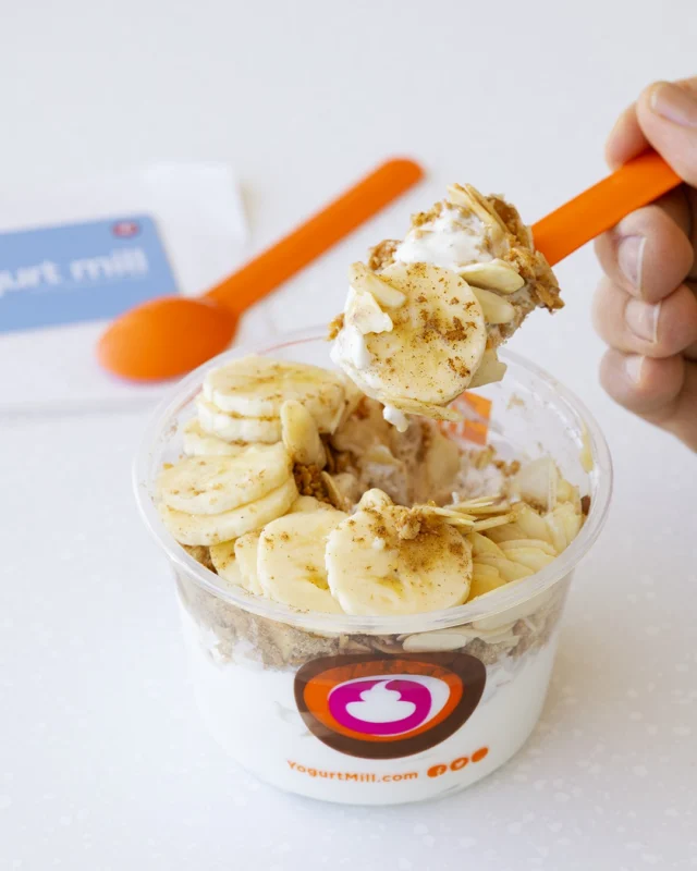 Fresh banana, warm brown sugar spice, a drizzle of agave + coconut granola & almond crunch 🍌✨
Our Brown Sugar Banana Oat Bowl is truly a moment!