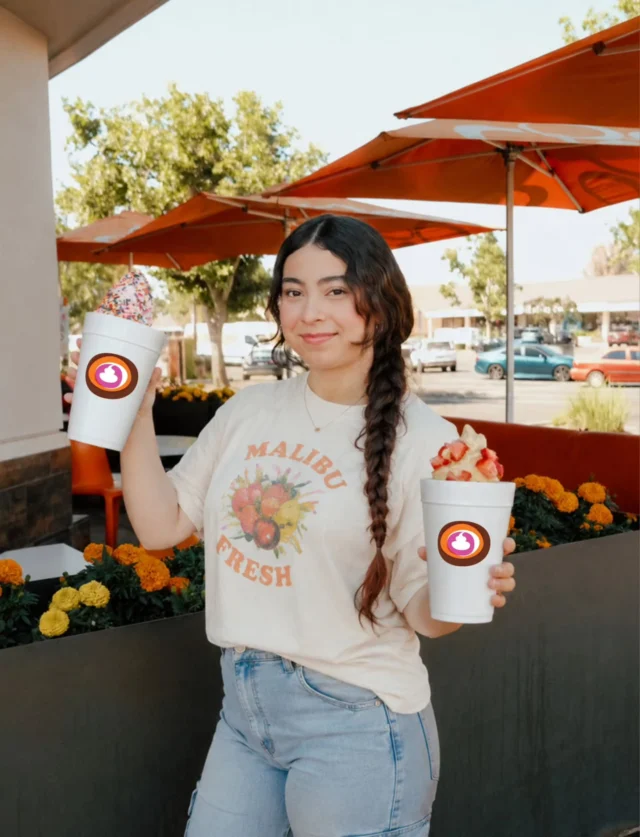 The weekend is almost here, and so is Father's Day! 👨‍👧‍👦 Time to celebrate with an XL FROYO!🍦💙🎉