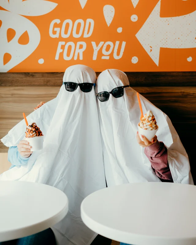 Dress up. Show up. Get a free childs froyo with topping with purchase. 👻🧡
Celebrate Halloween with Yogurt Mill on October 31st!